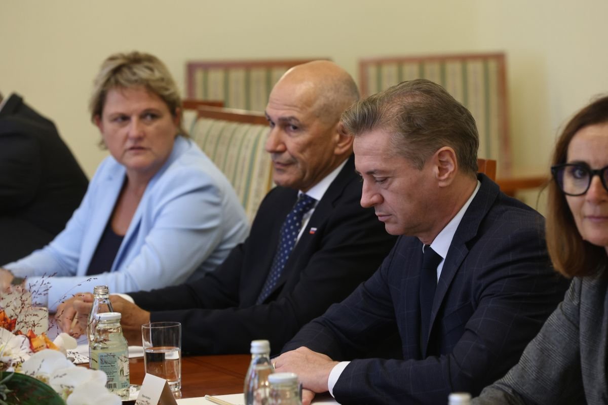 “Naj se kampanja začne” – Nataša Pirc Musar začinila začetek volilne kampanje z izjavo, da sta “Janša in Golob v načinu svojega delovanja postala tako rekoč enaka”
strogo-zaupno.si/politika/naj-s…