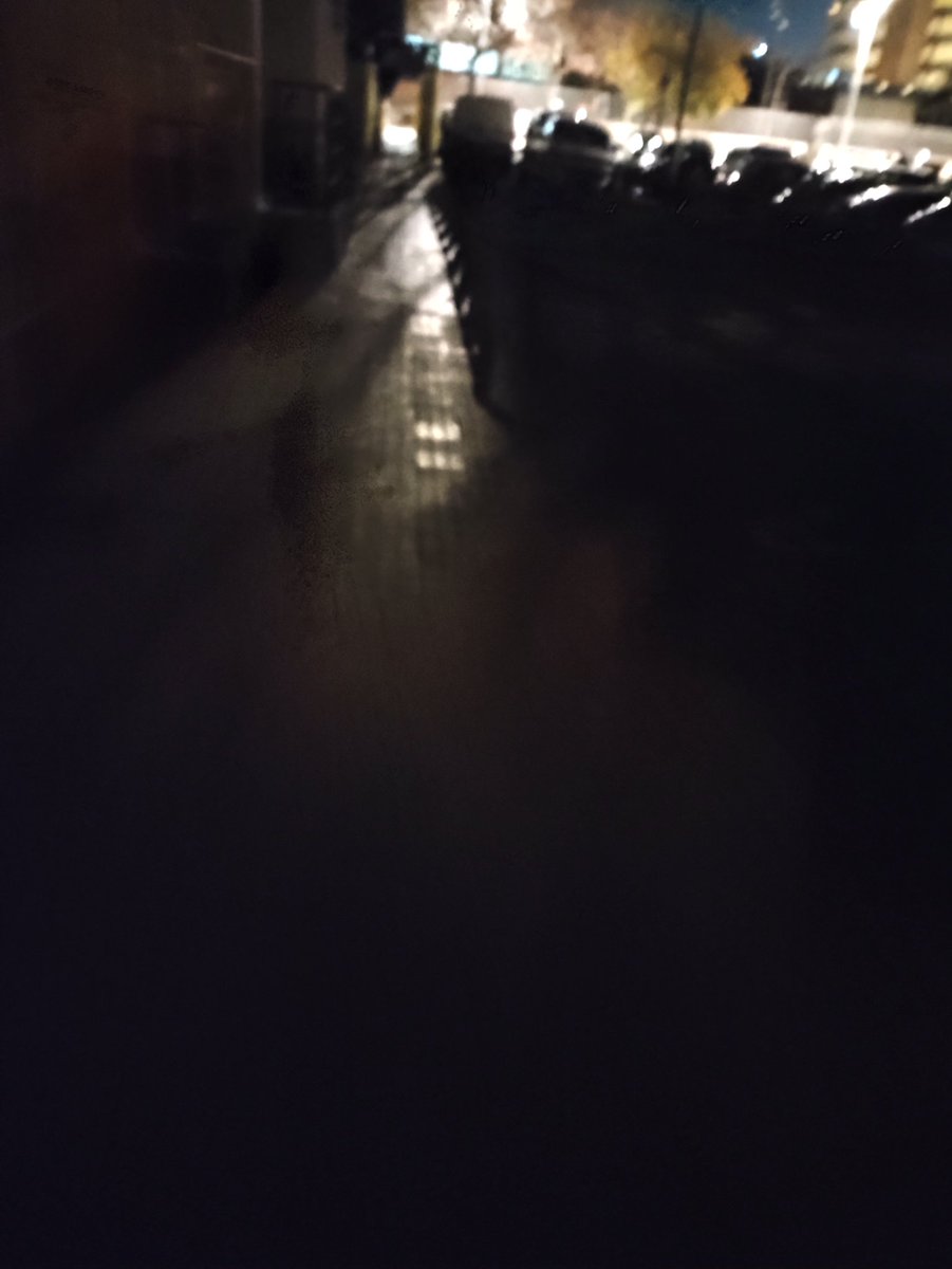 torresblancoa's tweet photo. @apropcornella  así estamos en la calle fresno . Alguna solución ? https://t.co/LVbFMpR2nN