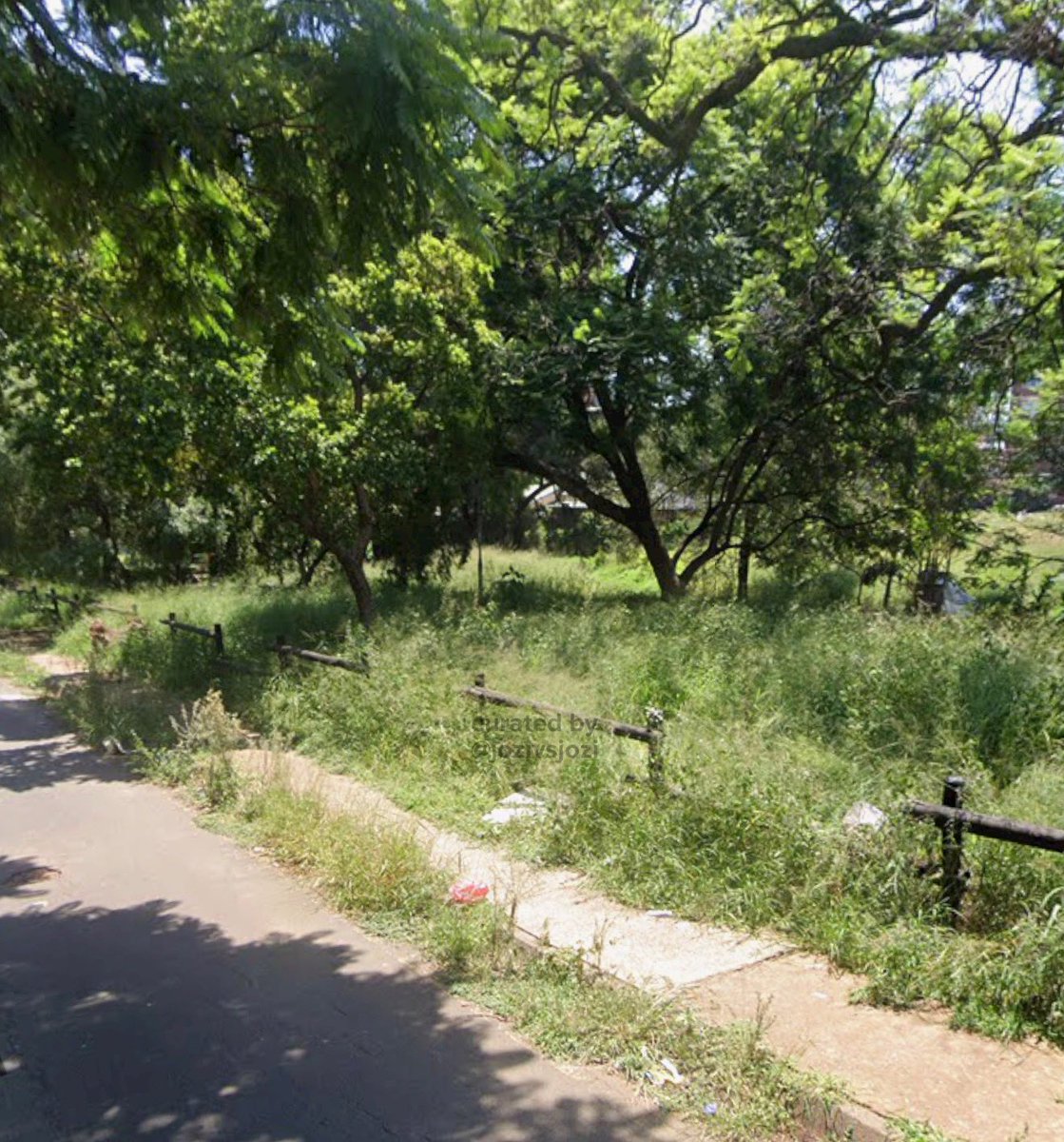 Public Park. De Rapper Street. 
Pretoria, South Africa. 

2009 vs 2024.