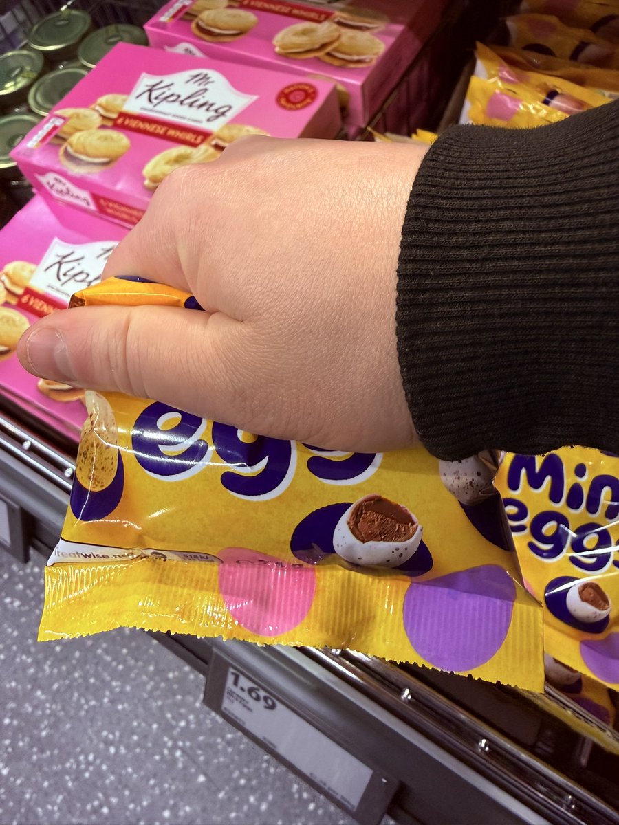 TheTomSnook's tweet photo. £1.69

UK is gone 

Fuck off @CadburyUK https://t.co/X6RB0Gy2Dt