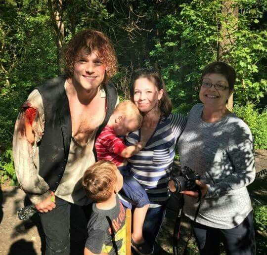 point_blank1959's tweet photo. Jamie with children bts. In (1) like an Ogre (after the fight with the Tskili Boo Bear). In (2) being taken for Prince Charming by that little girl- she was kinda right. ( in Prague filming for Season 2). #SamHeughan #Outlanderbts https://t.co/UM0ESHgKql