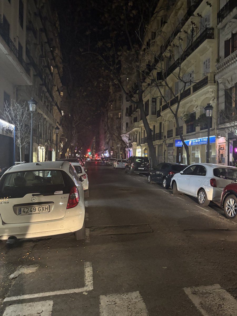RafiFerrando's tweet photo. @AjuntamentVLC las 20:00 de la tarde, un trozo de la calle Martí, de la calle Maestro Gozalbo, de Almirante Cadarso,?de Joaquín Costa, de Conde Altea con las farolas apagadas, algo que suele suceder muy recurrentemente, por favor den una solución ya a estos apagones de farolas https://t.co/rrUCtSe0Rz