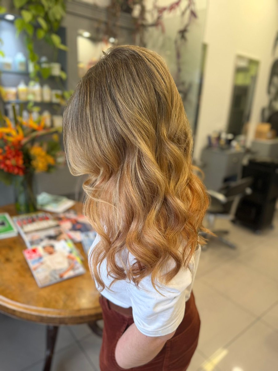 BOKIsHair's tweet photo. Stunning honey blonde with soft copper glow ✨Colour transformation by Andrea 🧡🍯 swipe 👉🏼for the before 💫

#bokishair #hernehill 
.
.
.
.
#bokishairhernehill #hernehillhair #hernehillsalon https://t.co/TlcfRSw1AP