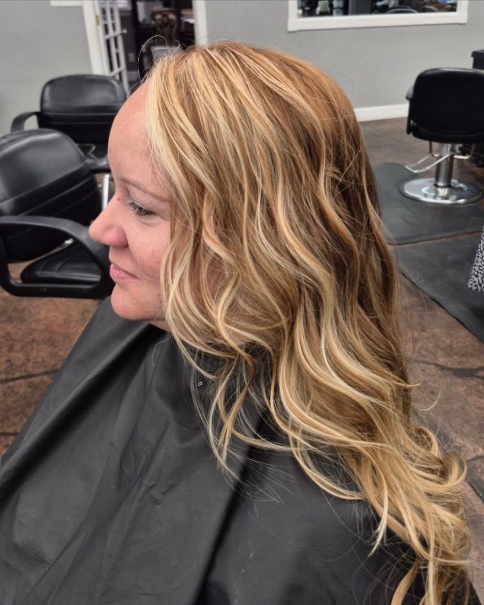 EvansHairSchool's tweet image. Money, money, money

This dimension was created by Sadie — proof that future pros are making rich results already💰

#evanshairstylingcollege #moneypiece #springhair #EvansStudentWork #rexburgbusiness