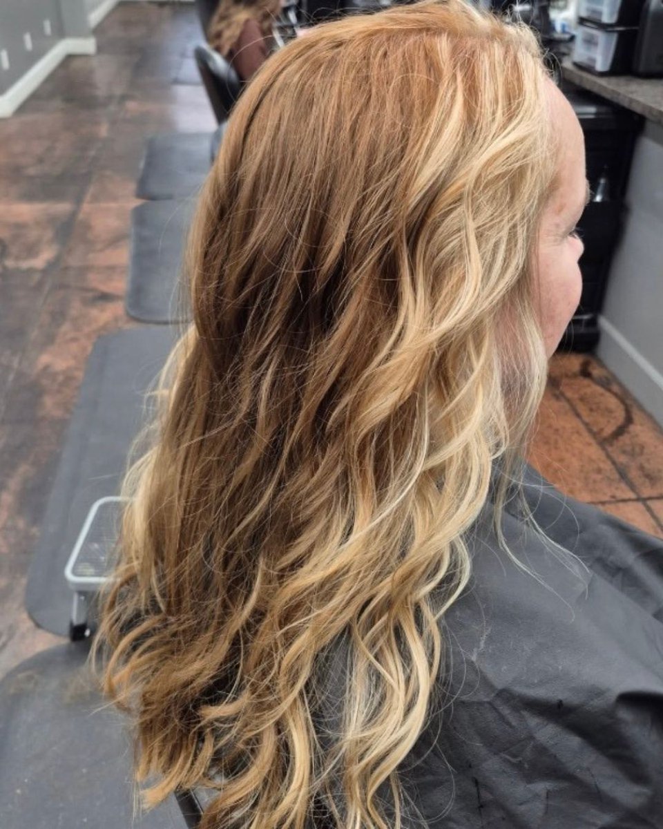 EvansHairSchool's tweet image. Money, money, money

This dimension was created by Sadie — proof that future pros are making rich results already💰

#evanshairstylingcollege #moneypiece #springhair #EvansStudentWork #rexburgbusiness