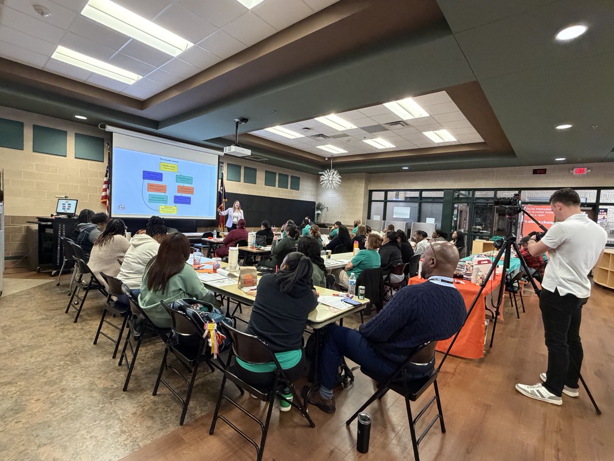 240Tutoring's tweet photo. 🚀 Longview ISD 4-8 Science 240 Prep Academy — Session 1 was a WIN! 🚀

Taylor Ann got to kick things off with Longview ISD. The energy in the room was unreal; teachers showed up engaged, excited, and ready to go. All gas, no brakes!🏎️

Seeing teachers throw on their 240 shirts, take selfies, and already plan to wear them to school the following Monday was such a cool moment.

So proud of what we’re building together! 💚