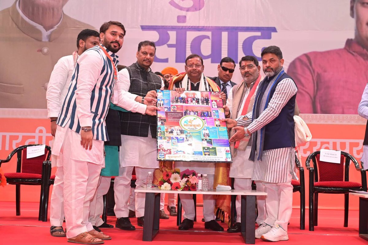 purusharth_bjp's tweet photo. हमारे यशस्वी एवं लोकप्रिय प्रदेश अध्यक्ष आदरणीय @mppchaudhary जी के कार्यक्रम को ऐतिहासिक बनाने के लिए पुरे गोरखपुर क्षेत्र युवा मोर्चा का टीम का बहुत बहुत आभार 💐🙏🏻 @BJYM4Gorakhpur #Youth4PankajChaudhary #BJYM @sunilbansalbjp @mppchaudhary @idharampalsingh @Tejasvi_Surya @Rohit_Chahal @PranshuDutt @bjpharshvardhan @ianubhavdwivedi @gnshuklabjp @sahjanandraibjp @BJYM @BJYM4UP @BJYM4Gorakhpur