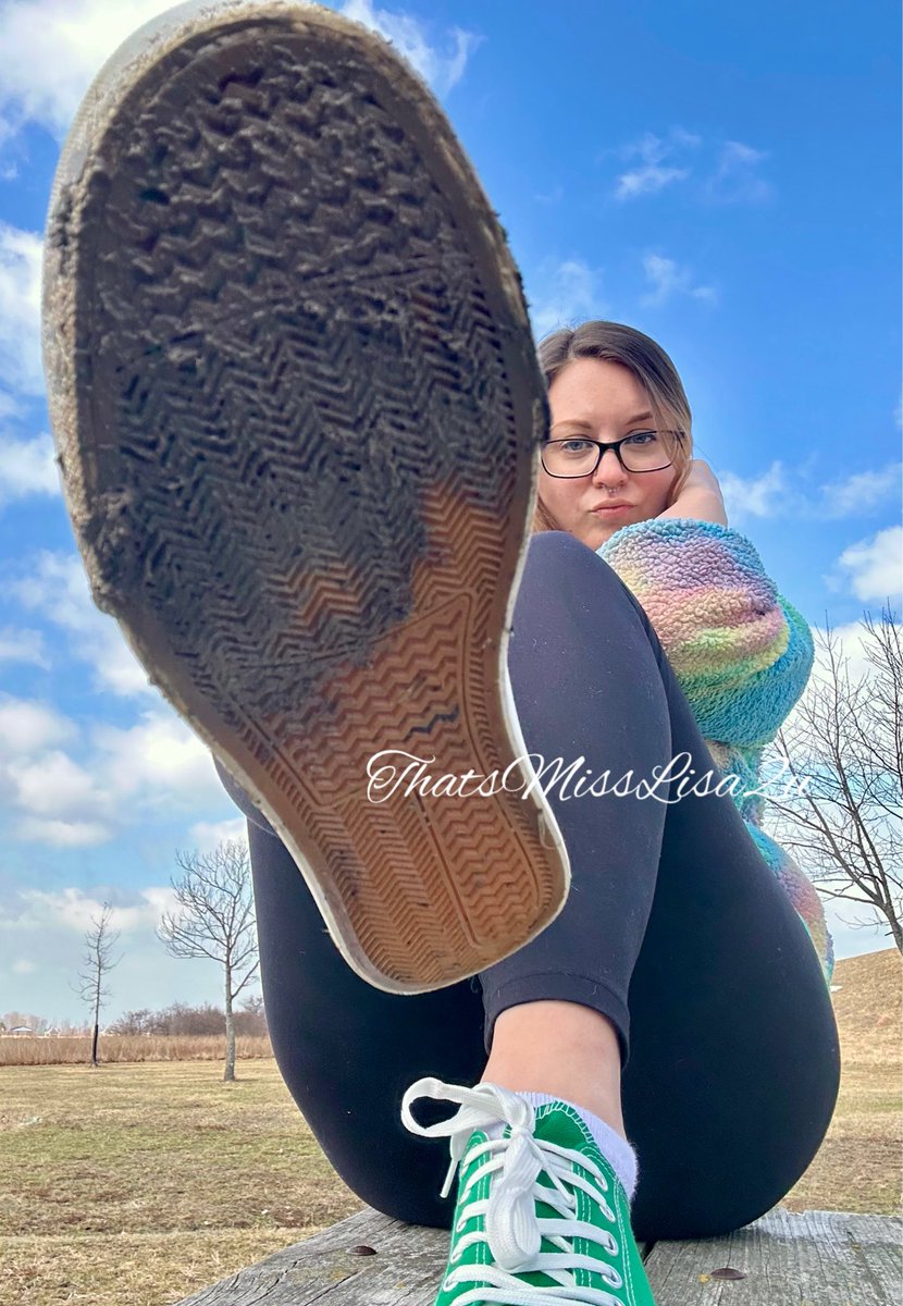 ThatsMissLisa2u's tweet photo. Looks like I got something on the bottom of My shoe..

Get it. Now. Use your tongue. https://t.co/tD7qh0VbgF