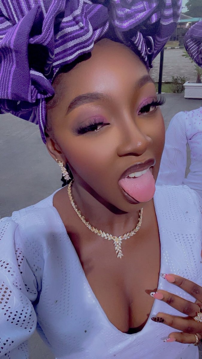 Funsyjay14's tweet image. Nothing to see here, just a girl who doesn’t really like makeup but looks pretty with it anyway.