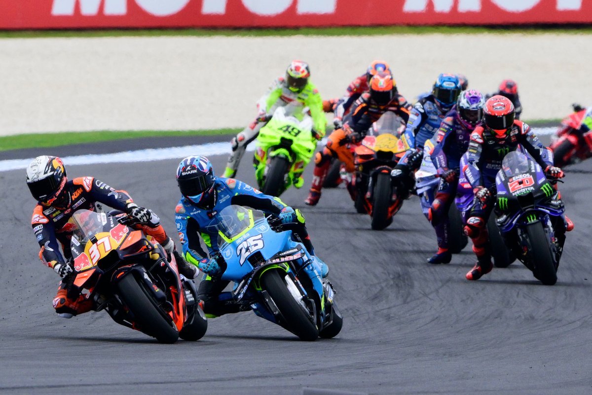 #MotoGP 

La perdita della MotoGP dal 2027 è solo l'ultima pagina di una tormentata, travagliata e contestualmente poco conosciuta storia (quasi centenaria) del Phillip Island Grand Prix Circuit. Da due fallimenti, dalle pecore che pascolavano sul circuito ormai abbandonato, al