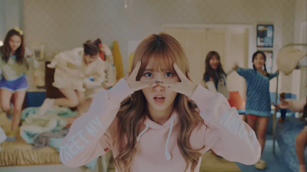 PopBase's tweet image. 9 years ago today, TWICE released ‘Knock Knock.’