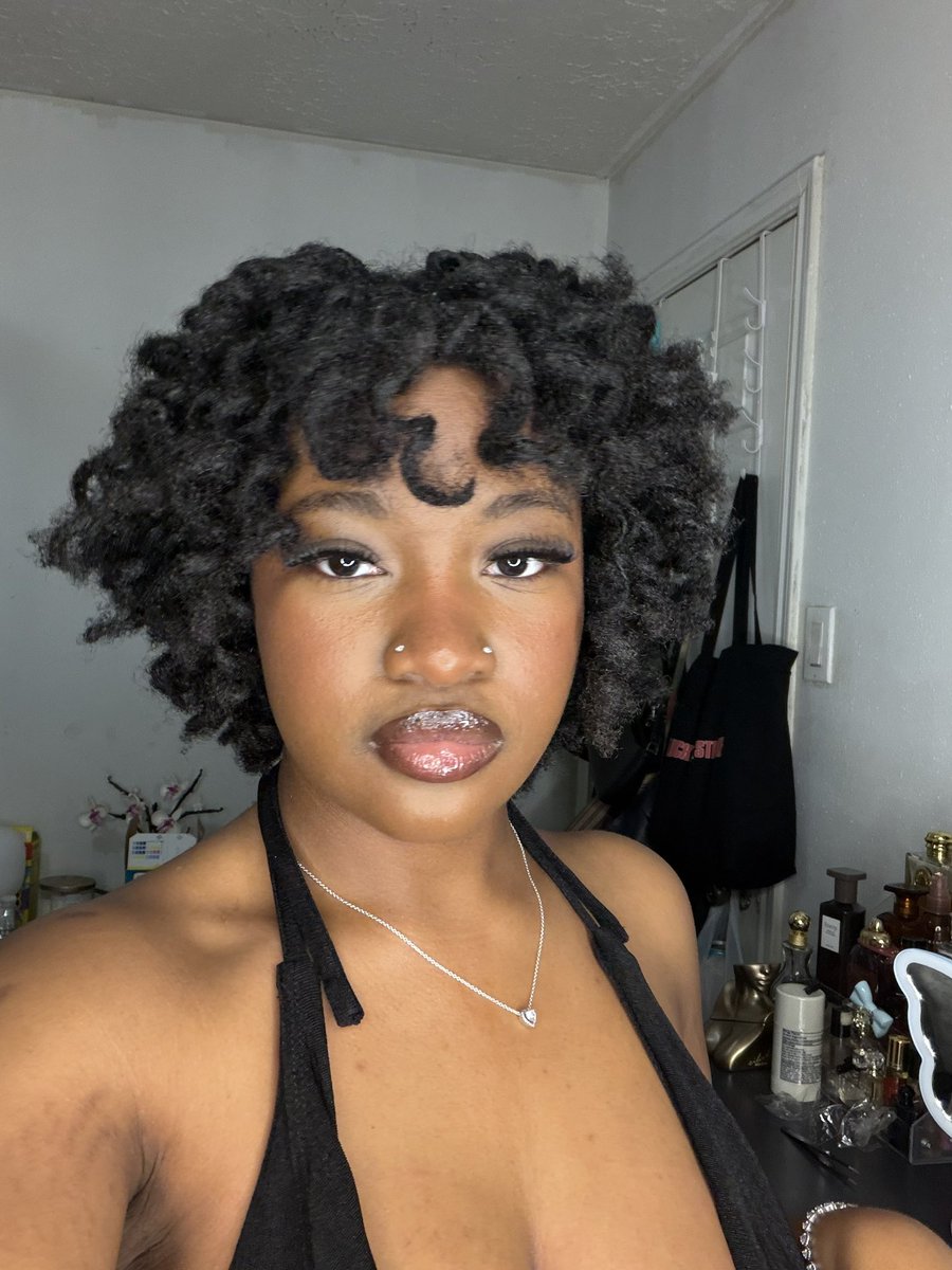 isocamo's tweet photo. Curly loc take over🖤🖤 https://t.co/fRSYr8ygm9