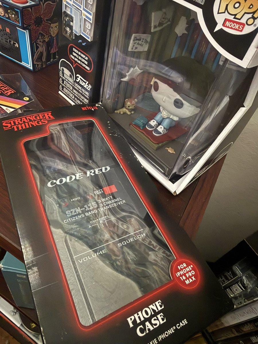 RedSkyeAtNite's tweet photo. Very cool but a very chunky phone case for a phone that’s chunky anyway. However I get the idea and what they were trying to do. When the mood strikes me maybe I’ll put it back on again. #STMerch https://t.co/Q9DdwIkRSJ