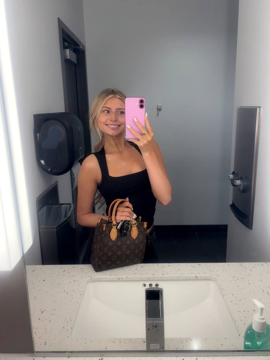 summerclarkeee's tweet photo. OOTD https://t.co/GB2KH2zE5A
