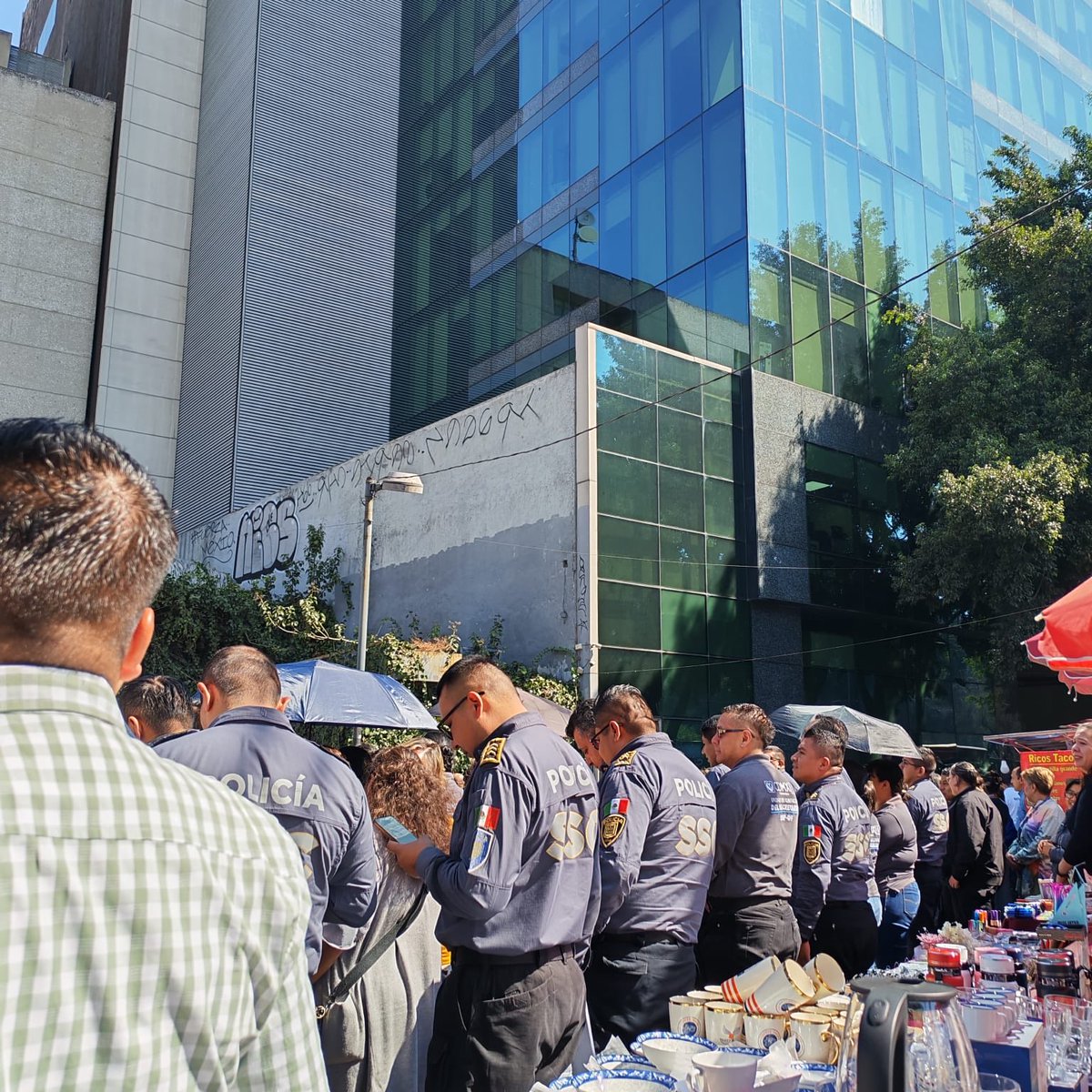 En la sede de Arcos de Belén de la <a href="/SSC_CDMX/">SSC CDMX</a>, se realizó en orden y con calma, el Primer #SimulacroMetropolitano de 2026.
La implementación de acciones para prevenir y prepararnos ante cualquier situación de emergencia, es esencial, por lo que en la #SSC, nos comprometemos a
