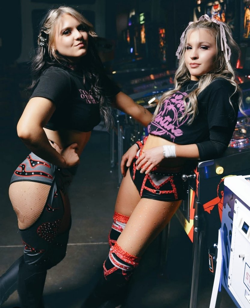 LUX LANE tweet media