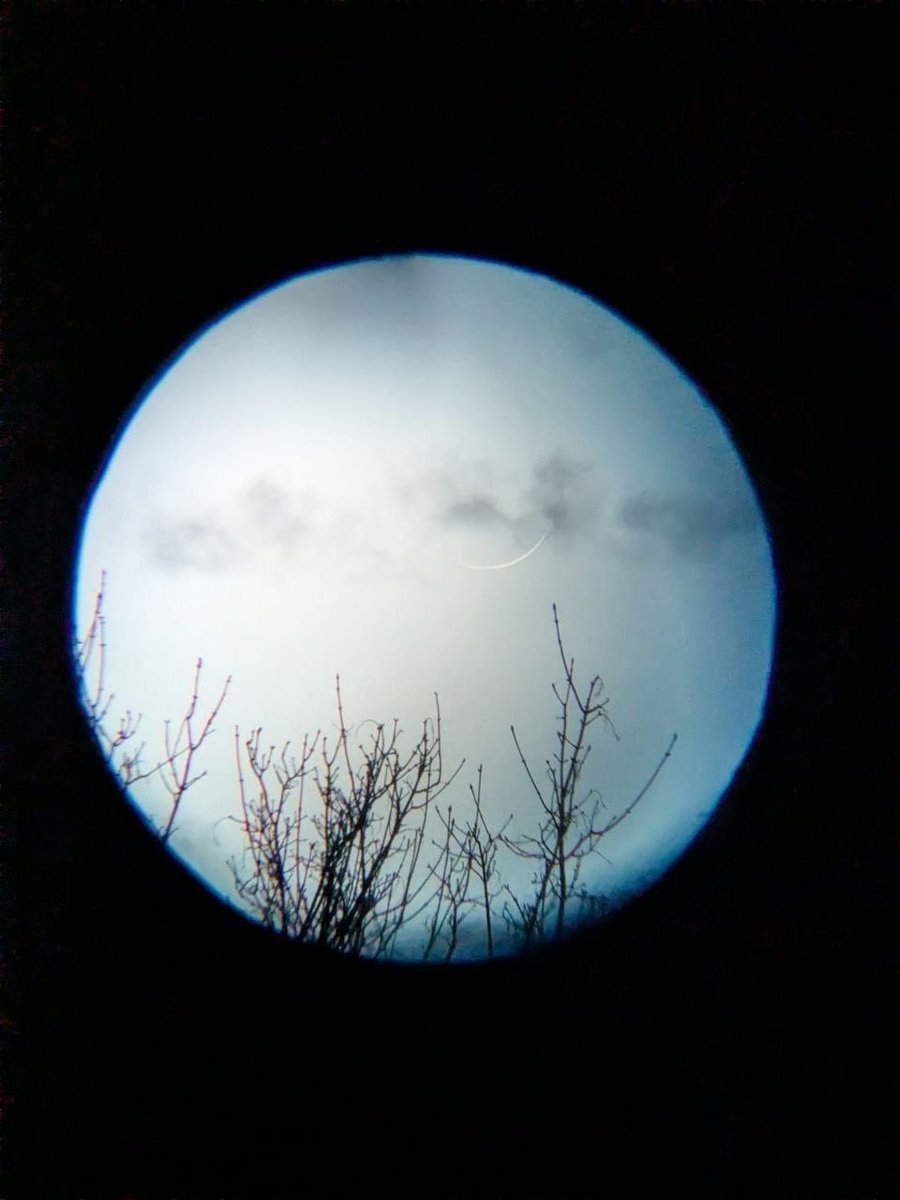 Tout simplement merci <a href="/HilalFrance/">Hilal France</a>. Qu’Allah vous bénisse, vous préserve pour le travail effectué et surtout vous accorde la sincérité pour la suite. 

Magnifique cliché du hilal pris à Clermont-Ferrand.