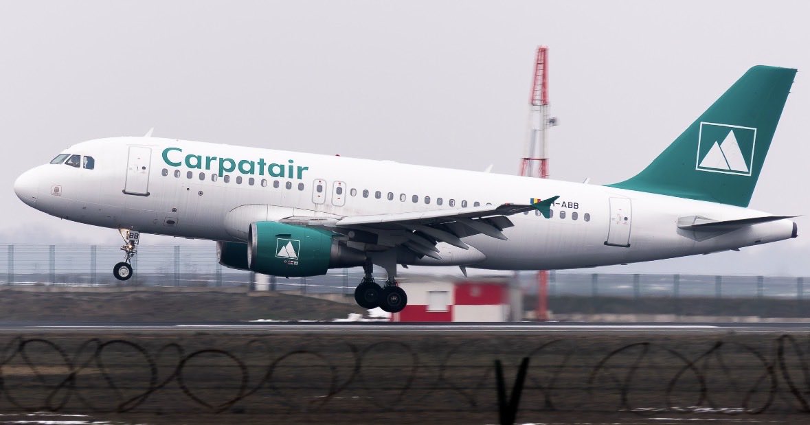 Pedjijatar's tweet photo. Drugar spoter je fotografisao avion rumunske kompanije Carpatair na aerodromu u Beogradu, poslao im fotografije, a oni su mu se zahvalili slanjem makete aviona za manje od 24 sata. Sjajan potez i primer kako se gradi odnos sa avio-entuzijastima! 📸@Banesplanes #Carpatair 👏👏👏✈️ https://t.co/bUXqr2XwER