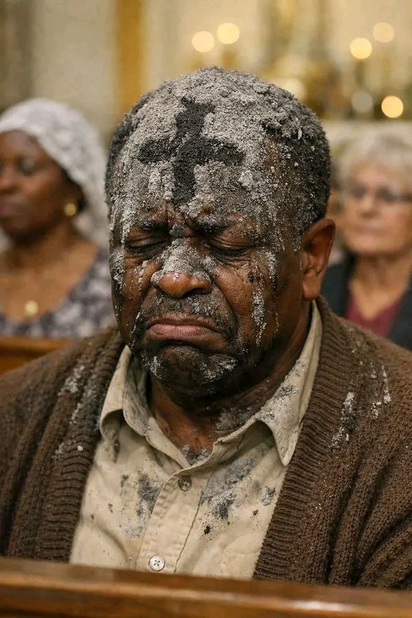 sunnaijang's tweet photo. When the parish priest finally met that parishioner who has been dodging Mass for months, but only showed up to receive ash on Ash Wednesday🤣 https://t.co/ihrbiENZuz
