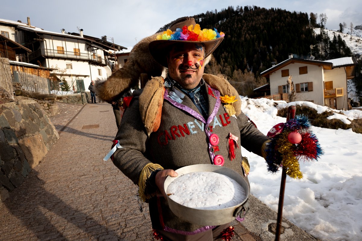 MatteoFesti's tweet photo. Nel cuore della Valle dei Mòcheni, il Carnevale di Palù del Fersina torna a raccontare una storia antica fatta di riti, simboli e comunità.

#carnevalemocheno #paludelfersina #tradizione #visittrentino #valledeimocheni https://t.co/9OkAzzQWLi