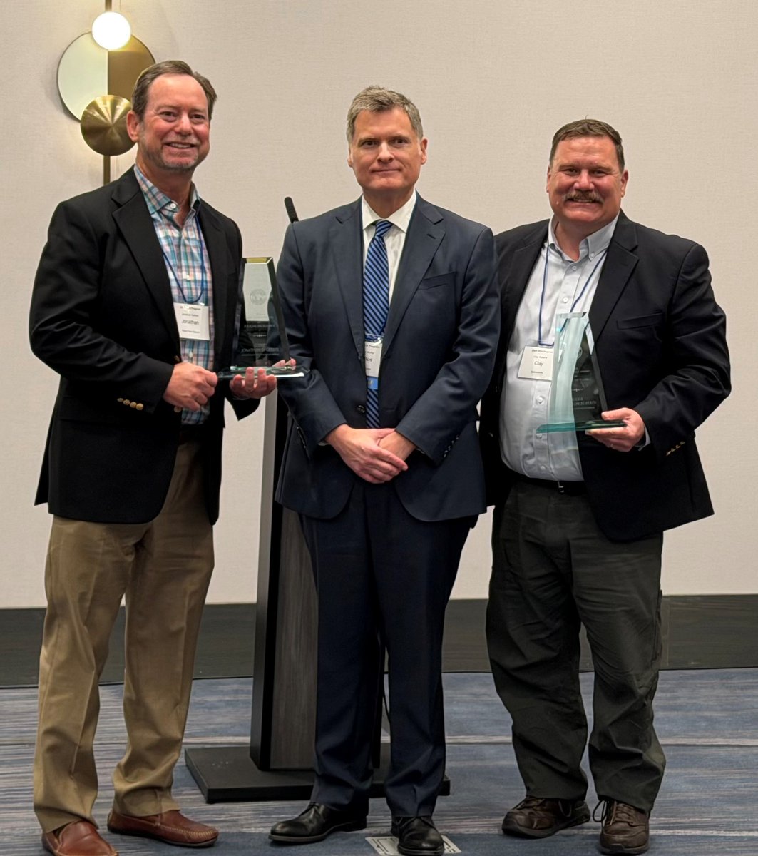 4dca_flcourts's tweet photo. Congratulations to @4dca_flcourts Judge Jonathan Gerber and @1dca_flcourts Judge Clay Roberts for receiving the 2026 Chief Justice Award for Judicial Excellence at the District Court of Appeal Conference — well deserved! https://t.co/Ae3PpuAI90