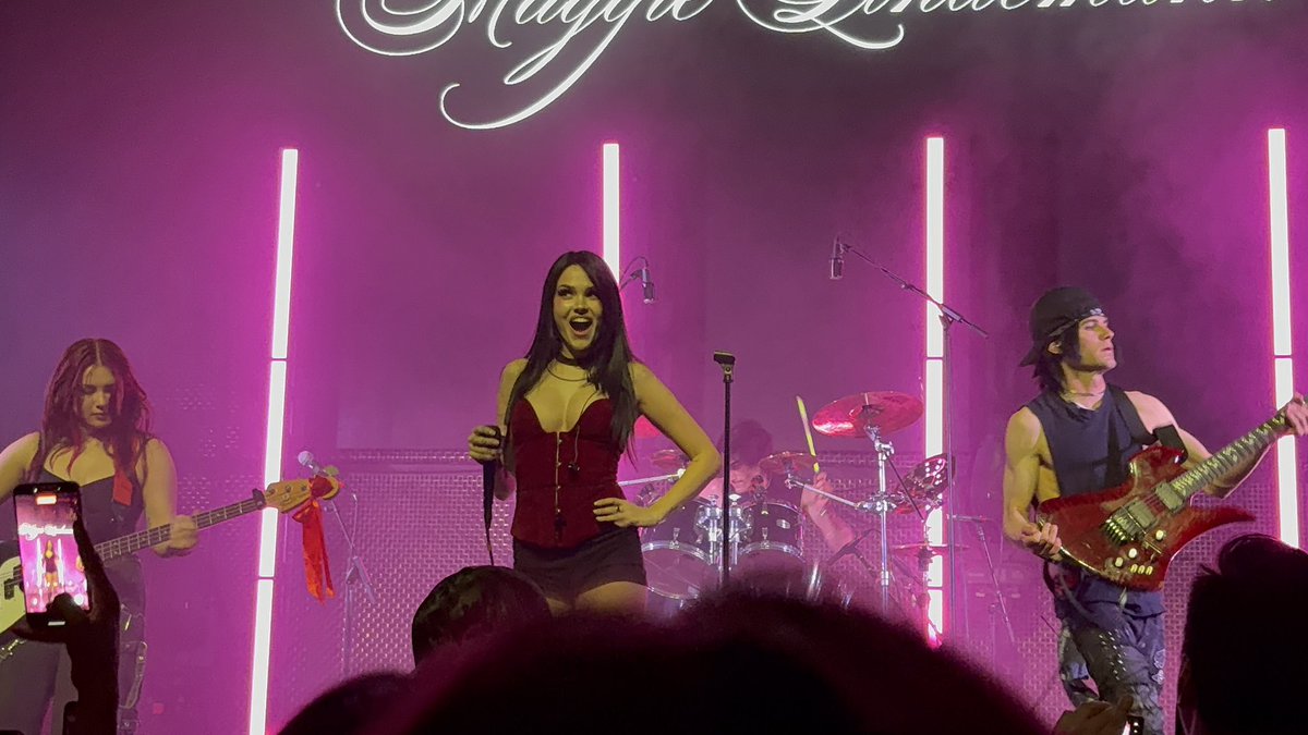 ★ Salma tweet media