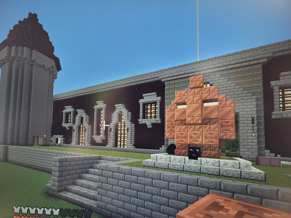 Landryj38's tweet photo. Mega project pause 😅
Didn’t wanna burn out… so I built a Copper Golem instead 🤖
Honestly  fits the base way too well 😂
#Minecraft #MinecraftBuilds #MinecraftCommunity #GamerTwitter
#SandboxGames #GamingLife 
#HermitcraftInspired #BlockGameStrong #SurvivalMinecraft https://t.co/IHf75G96Dv