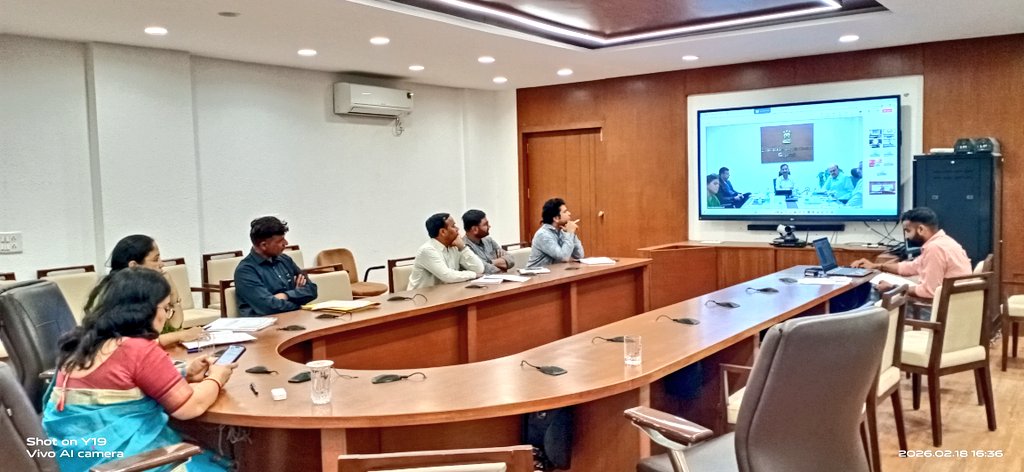 અગ્ર સચિવશ્રી (શિક્ષણ, પ્રાથમિક અને માધ્યમિક) ની વર્ચ્યુઅલ અધ્યક્ષ સ્થાને ગુજરાત માધ્યમિક અને ઉચ્ચતર માધ્યમિક શિક્ષણ બોર્ડ દ્વારા લેવાનાર ધોરણ-૧૦ અને ધોરણ-૧૨ ની જાહેર પરીક્ષાને અનુલક્ષીને કાયદો અને વ્યવસ્થા જળવાય તે હેતુથી સમીક્ષા કરવામાં આવી.
<a href="/CMOGuj/">CMO Gujarat</a> <a href="/EduMinOfGujarat/">Gujarat Education Department</a>