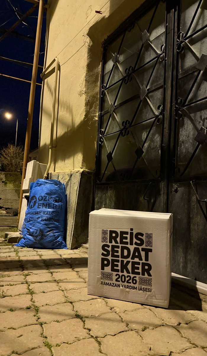 Bazen bir resim kelimelerden daha güçlüdür…
O kapının önündeki koli; bir annenin duası, bir çocuğun tebessümü demektir.

@Sedat_PEKER