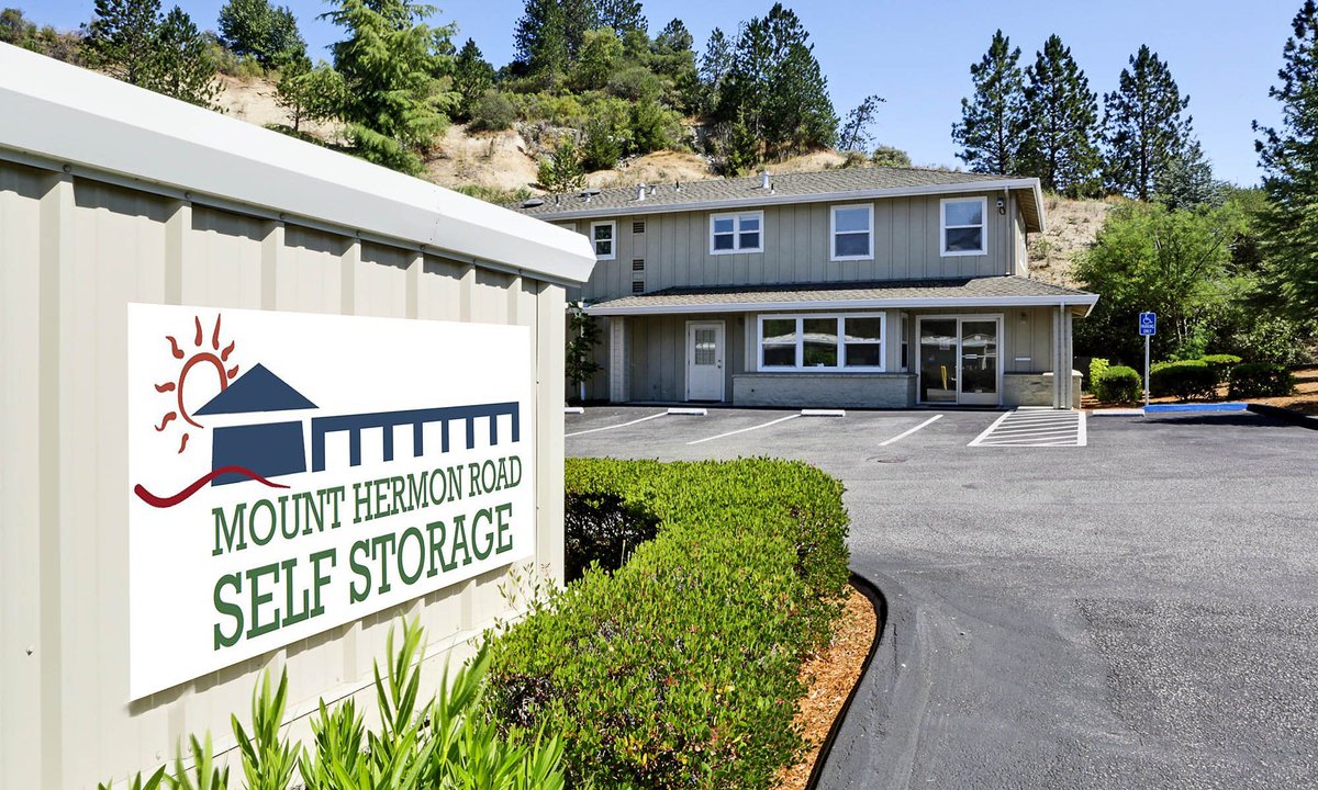 If you’re fresh out of floor or closet space for stowing your possessions, consider renting one of our self-storage units for the things you want to keep hold of. smartselfstorage.com/self-storage/c…