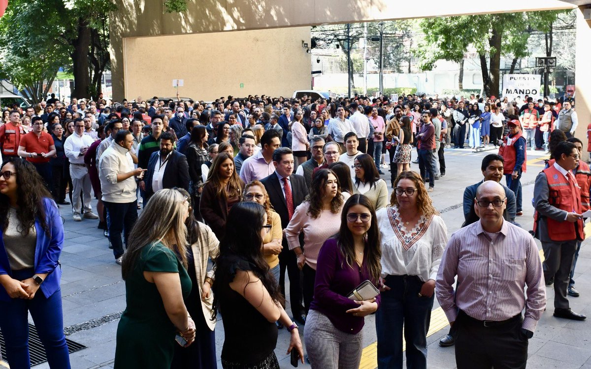 OAJ_Mex's tweet photo. 📍 Personas trabajadoras del #OAJ y del #PJF participaron y cumplieron con el protocolo del #PrimerSimulacro por #Sismo organizado para la #CDMX y el Estado de México.

¡Infórmate, prepárate y protégete! 🆘⛑️ https://t.co/HyP8vYn2gi