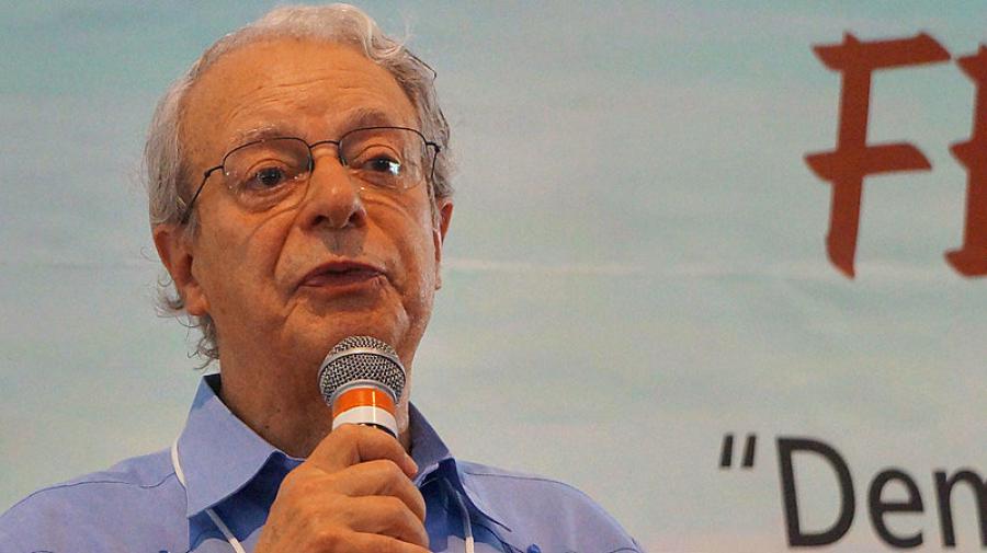 🎙️El teólogo brasileño, Frei Betto, denunció las graves consecuencias humanitarias del recrudecimiento del bloqueo de EE.UU contra #Cuba 🇨🇺 y reiteró el llamado a la solidaridad con la isla.

Más ℹ️⬇️
cubaminrex.cu/es/el-teologo-…

#TumbaElBloqueo