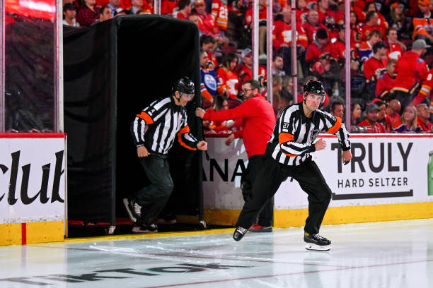ScoutingTheRefs's tweet photo. Today's Olympic Men's Hockey officials for USA 🇺🇸  vs. Sweden 🇸🇪  are referees Eric Furlatt 🇨🇦  (NHL) and Wes McCauley 🇨🇦  (NHL) with linesmen Scott Cherrey 🇨🇦  (NHL) and Onni Hautamaki 🇫🇮 
@USAHockey @Trekronorse #USAvsSWE 
https://t.co/s08jcCFFNJ https://t.co/RXlCh5CcwE