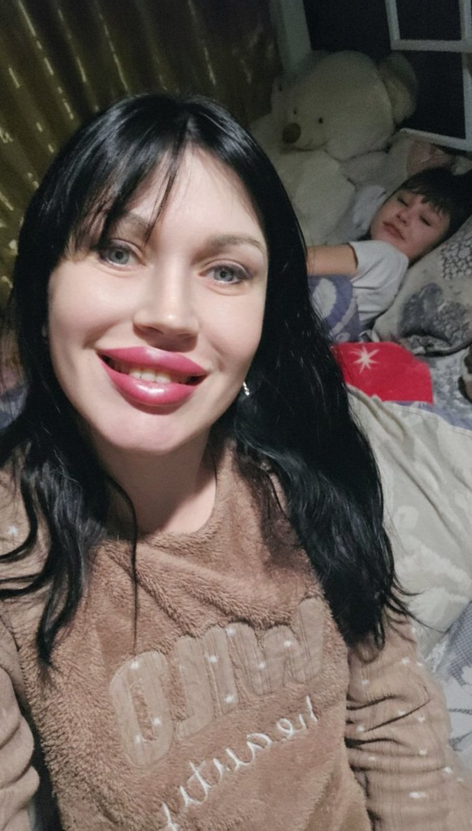 Nata198932's tweet image. - Мама, я буду спать с тобой. 
- С чего это?
- Тебя сегодня поцарапала кошка, защемило спину. Ты без настроения. 
- Ну и?
- Ты сама говорила, что мы твоё обезболивающее. Поэтому ложись и не спорь с дочерью🤨 
- Чем мне поможет твоё сопение рядом?🤔
- Ой, ну что за женщина😅🤦🏻‍♀️