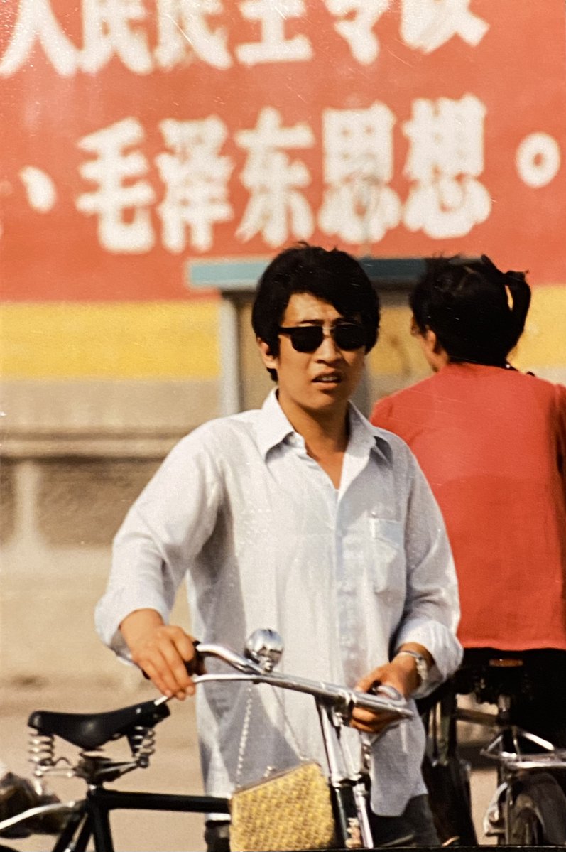 EvanFeigenbaum's tweet image. Multi-post 🧵on China past ...  I have a gazillion photos of China in the mid-1980s, from when I was a language student in Beijing in 1985 and 1986 and then again in Shanghai in 1988 but traveled the country by train, especially on weekends. (I have a ton from Taiwan in the early