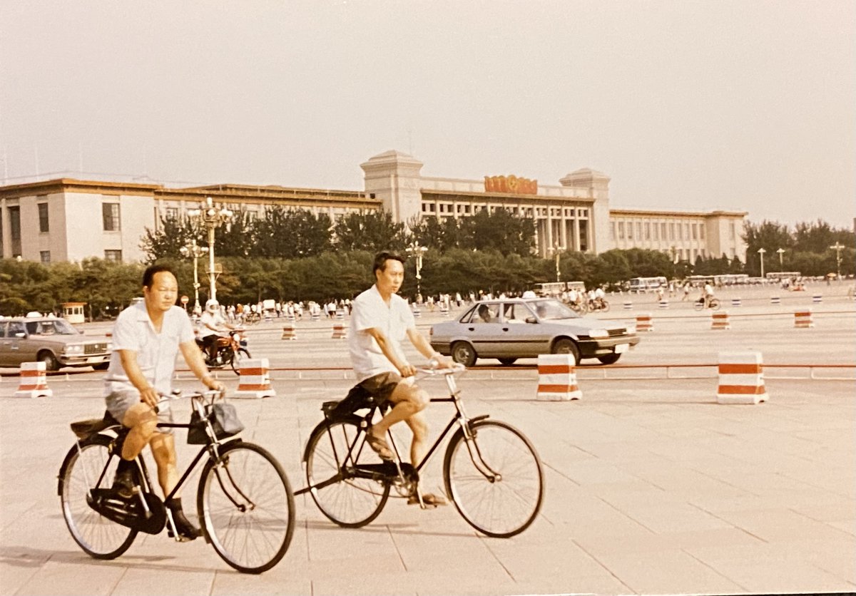 EvanFeigenbaum's tweet image. Multi-post 🧵on China past ...  I have a gazillion photos of China in the mid-1980s, from when I was a language student in Beijing in 1985 and 1986 and then again in Shanghai in 1988 but traveled the country by train, especially on weekends. (I have a ton from Taiwan in the early