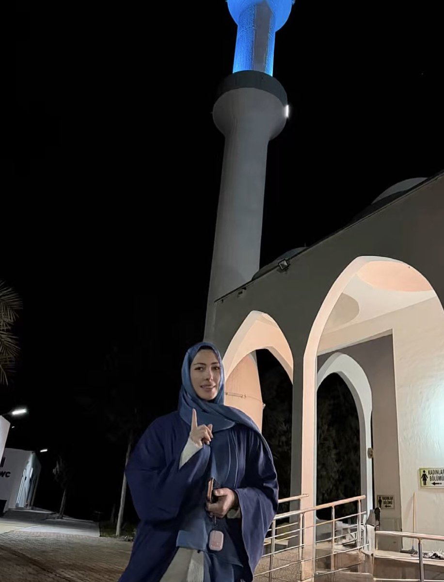 Taraweeh Night 1 ✨ Let’s gooooooo
Who else prayed tonight? 🤍