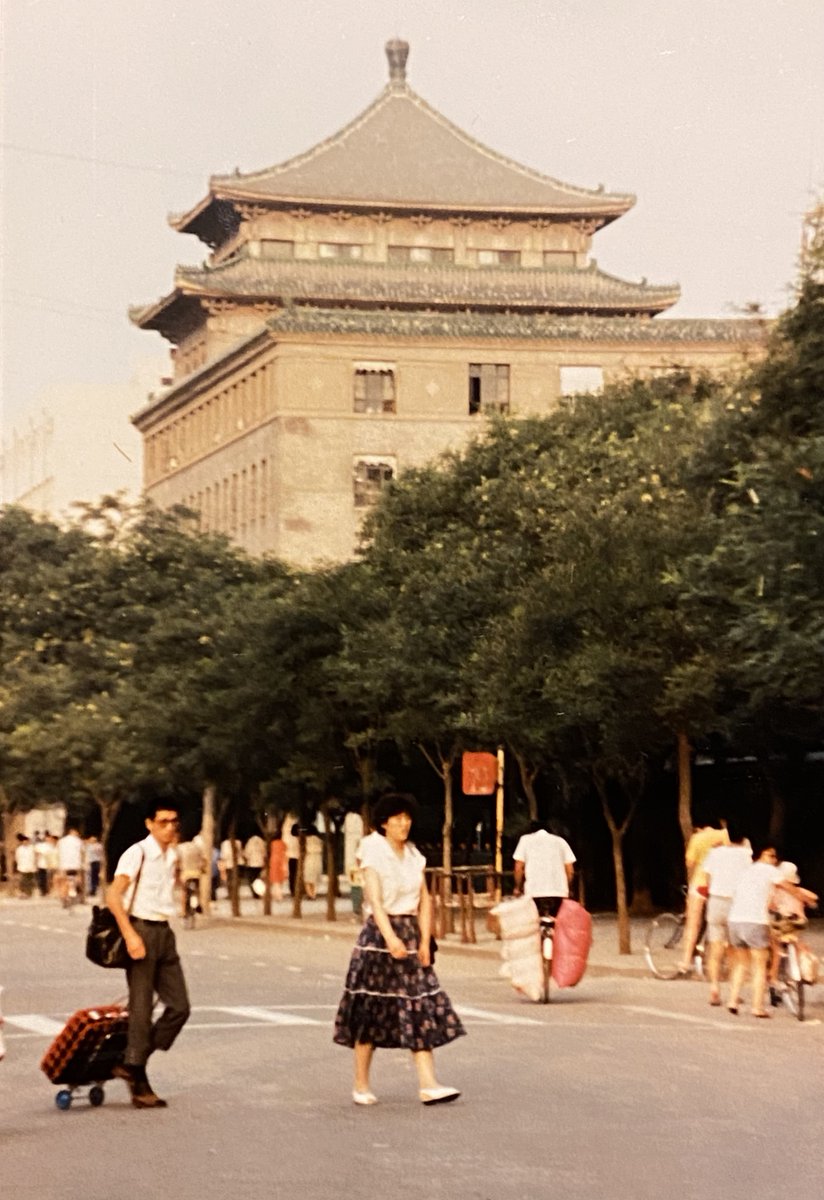 EvanFeigenbaum's tweet image. Multi-post 🧵on China past ...  I have a gazillion photos of China in the mid-1980s, from when I was a language student in Beijing in 1985 and 1986 and then again in Shanghai in 1988 but traveled the country by train, especially on weekends. (I have a ton from Taiwan in the early