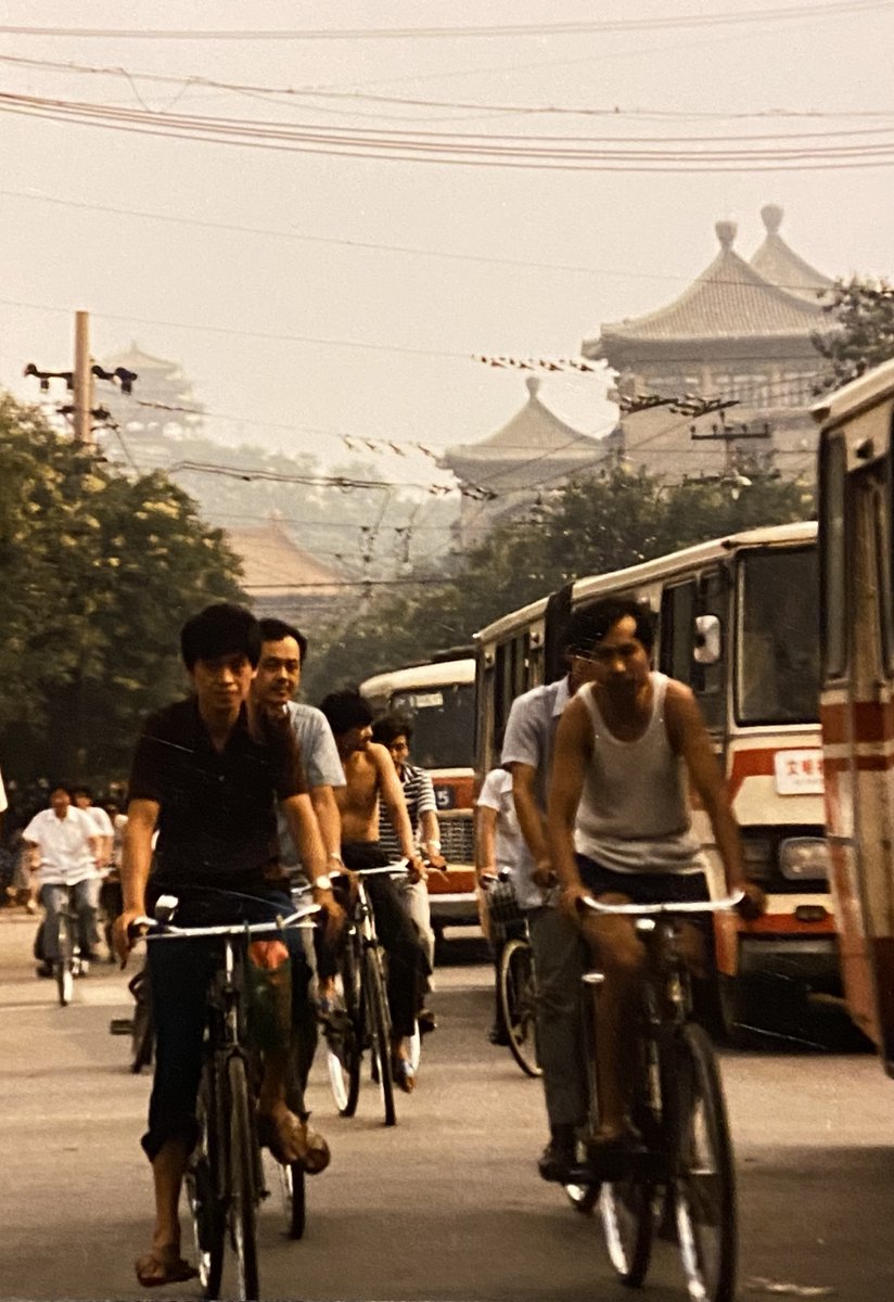 EvanFeigenbaum's tweet image. Multi-post 🧵on China past ...  I have a gazillion photos of China in the mid-1980s, from when I was a language student in Beijing in 1985 and 1986 and then again in Shanghai in 1988 but traveled the country by train, especially on weekends. (I have a ton from Taiwan in the early