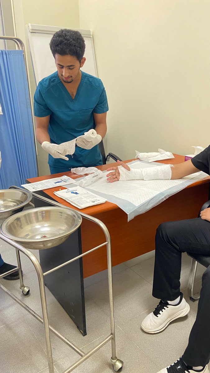 cmc_ub's tweet photo. من التشخيص إلى التثبيت… خطوة أساسية في إنقاذ الطرف 🩺
أقام النادي الطبي – مجتمع جراحة العظام ورشة عمل مهارات التجبير، والتي قدّمها د. عمران بادغيش، بهدف تعزيز الجانب العملي لدى الطلبة والتعرّف على الطرق الصحيحة لتثبيت الإصابات والكسور وفق الممارسات الطبية السليمة.
| @UBCOM_BISHA | @Bisha_U | @stubisha