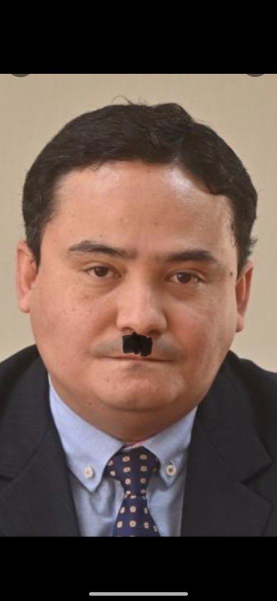 Que casualidad verdad???  El prevaricador anda haciendo de las suyas!! Que no les extrañe ver a ese delincuente de nuevo en Guatemala apoyando corruptos...