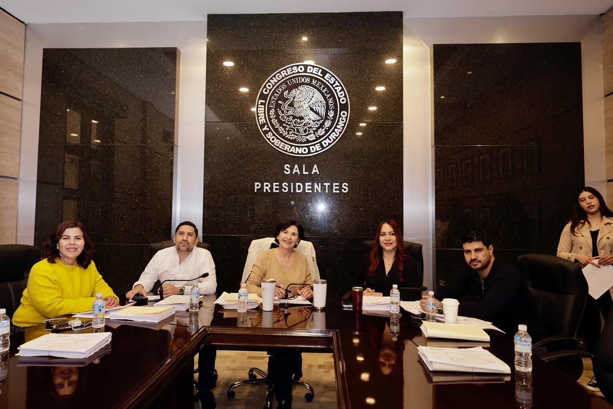 Sandra12Amaya's tweet photo. 📄📈 ¡Seguimos avanzando con responsabilidad y compromiso!

Hoy, desde la Comisión de Hacienda, trabajamos en coordinación para fortalecer las decisiones que impacten positivamente en nuestro estado.
#SeguirAvanzando https://t.co/8wlHlKJ97o