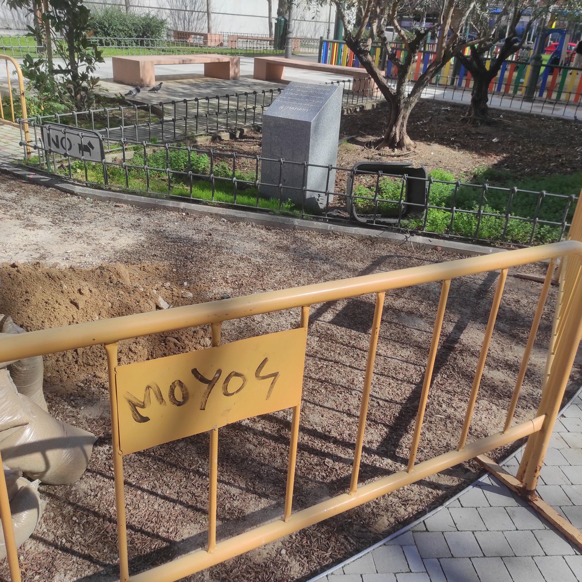 KarmenKvk's tweet photo. Ayuntamiento  @MADRID pretende borrar la memoria de las víctimas de la colza. No es una mejora, es un muro contra el recuerdo. ¡Exigimos la paralización inmediata! 🛑@EFEnoticias @europapress @Servimedia 

#VíctimasColza #MadridNoOlvida #UrbanismoSinMemoria @AlmeidaPP_ @MADRID https://t.co/HJDDPQuBFQ