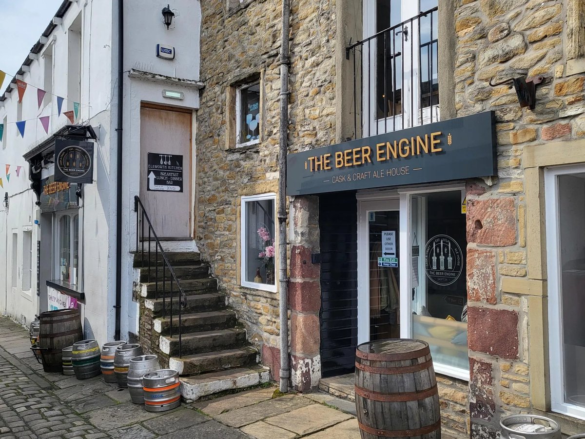 GBbooze's tweet image. The Beer Engine, Albert Street, #Skipton 🍻
Micropub located in a tiny street between the town centre and the canal. Six hand pumps dispense ever-changing beers: there is always one blonde/pale ale and one dark beer, plus a 'character' beer.
