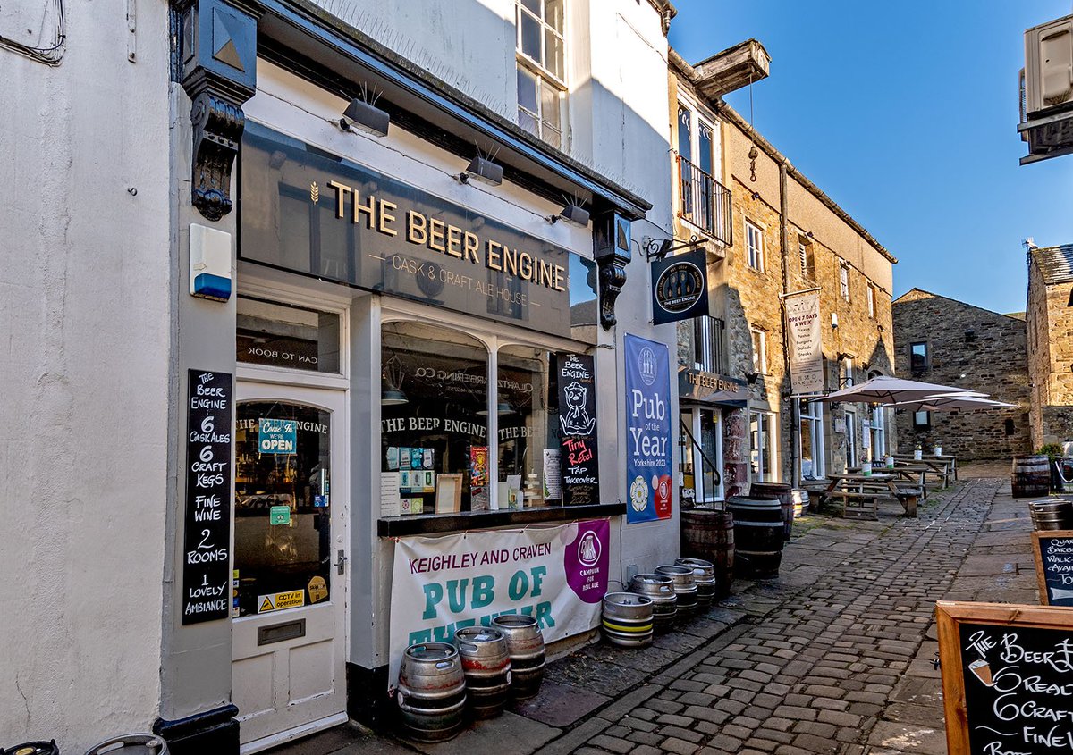 GBbooze's tweet image. The Beer Engine, Albert Street, #Skipton 🍻
Micropub located in a tiny street between the town centre and the canal. Six hand pumps dispense ever-changing beers: there is always one blonde/pale ale and one dark beer, plus a 'character' beer.