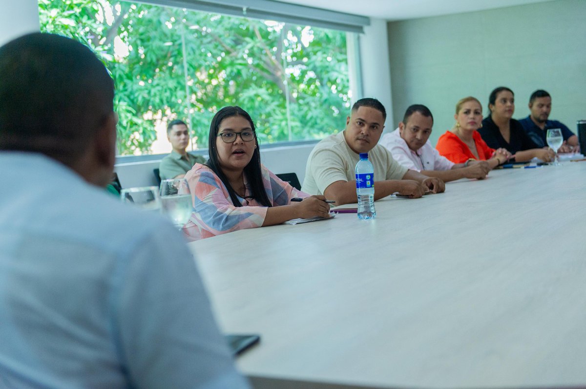 GobdelCesar's tweet photo. ¡Le hacemos seguimiento!

Desde el Gobierno del Cesar, servimos como garantes para que líderes de la hacienda La Gloria accedieran a la caracterización de la Agencia Nacional de Tierras, que hace parte de las medidas cautelares anunciadas por la Corte Constitucional. https://t.co/EEAaFfB0oo