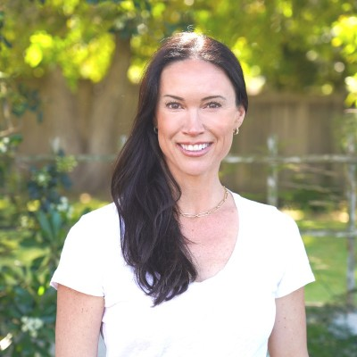 RandFF's tweet photo. CEO of #PerfectSnacks, Cara Liebrock leads w/a focus on category-defining innovation. Among the fastest-growing #freshsnacking brands, the #RTE products are sold 50,000+ locations.

Learn more in our latest C-Suite Q&amp;A ➡️ https://t.co/iMxsNno8bG

📷: Perfect Snacks https://t.co/wn3ZLGQrwi