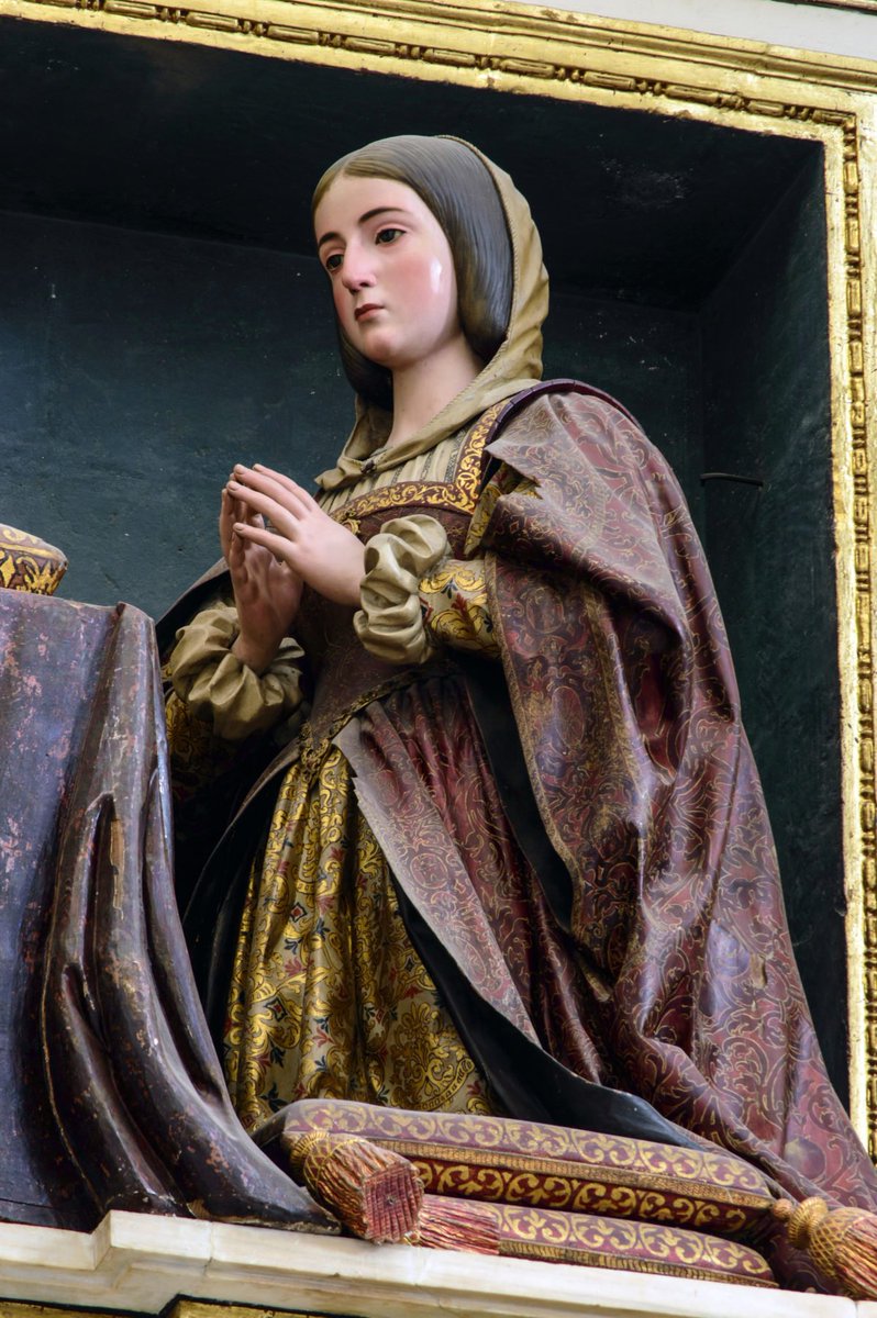 "También mando que pagadas las deudas, se digan por mi alma en mis reinos y señoríos veinte mil misas, y se reparta un millón de maravedíes para casar doncellas pobres, y otro millón para que doncellas pobres puedan dedicarse a la vida religiosa"

Isabel I de Castilla
23-11-1504