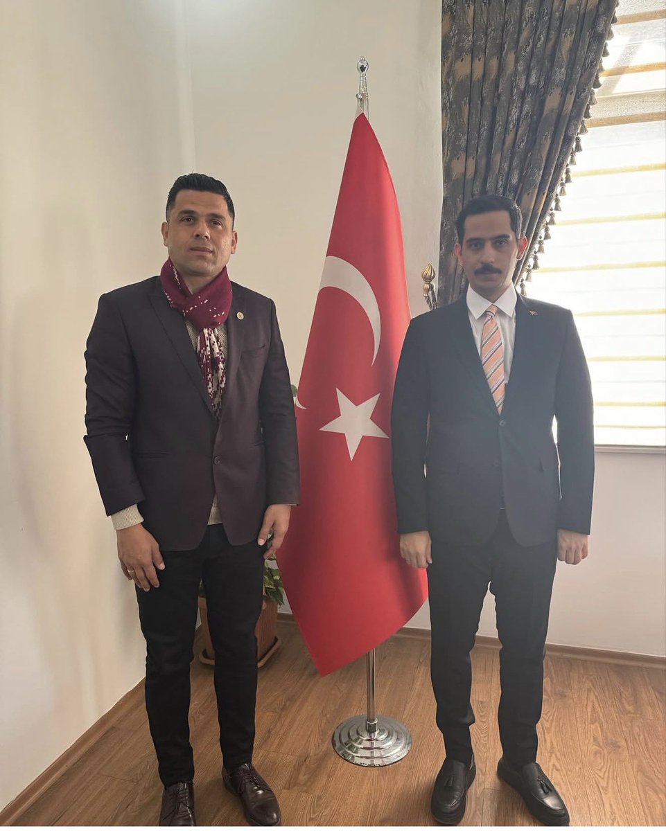 harunesen27's tweet photo. Cumhurbaşkanlığı Külliyesi’nde düzenlenen Valiler Buluşması kapsamında, Gaziantep İslahiye Kaymakamımız Sayın Mehmet Soylu’ya Mülki İdare Amirliği Üstün Hizmet Ödülü tevdi edilmiştir.

Bu büyük ve kıymetli ödülün, çok değerli Cumhurbaşkanımız Sayın Recep Tayyip Erdoğan tarafından bizzat takdim edilmesi, verilen emeğin ve ortaya konan fedakâr hizmetlerin en anlamlı göstergesidir.

Bizler de; çalışmalarına yakından ve birebir şahit olmuş biri olarak, bu ödülün fazlasıyla hak edilmiş olduğunu gururla ifade ediyor, Sayın Kaymakamımızı yürekten tebrik ediyoruz.
İyi ki varsınız, değerli Kaymakamım… 🙏
@mehmetsoylu2023