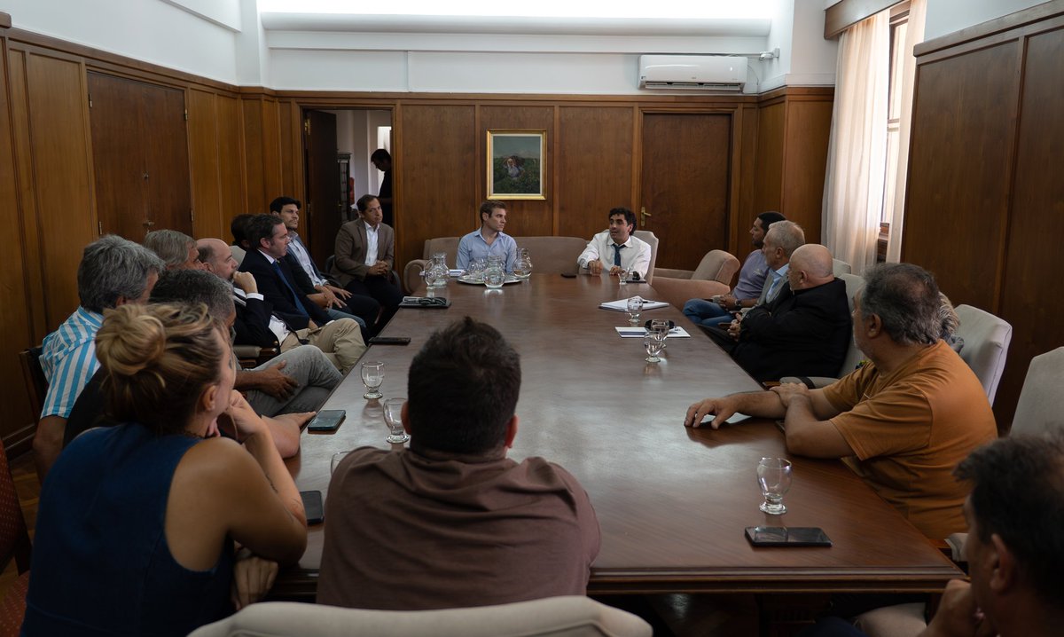 NatalioMema's tweet photo. Liga Mendocina de Fútbol.
Convocamos a los clubes fundadores y a la Comisión Directiva para regularizar su funcionamiento.
Omar Sperdutti presentó su renuncia por cuestiones de salud y para resguardar el normal funcionamiento de la institución.
Rendirán cuentas de lo actuado hasta la fecha ante la Dirección de Personas Jurídicas.
Una nueva comisión, integrada por los clubes fundadores, llevará adelante la gestión de ahora en más.